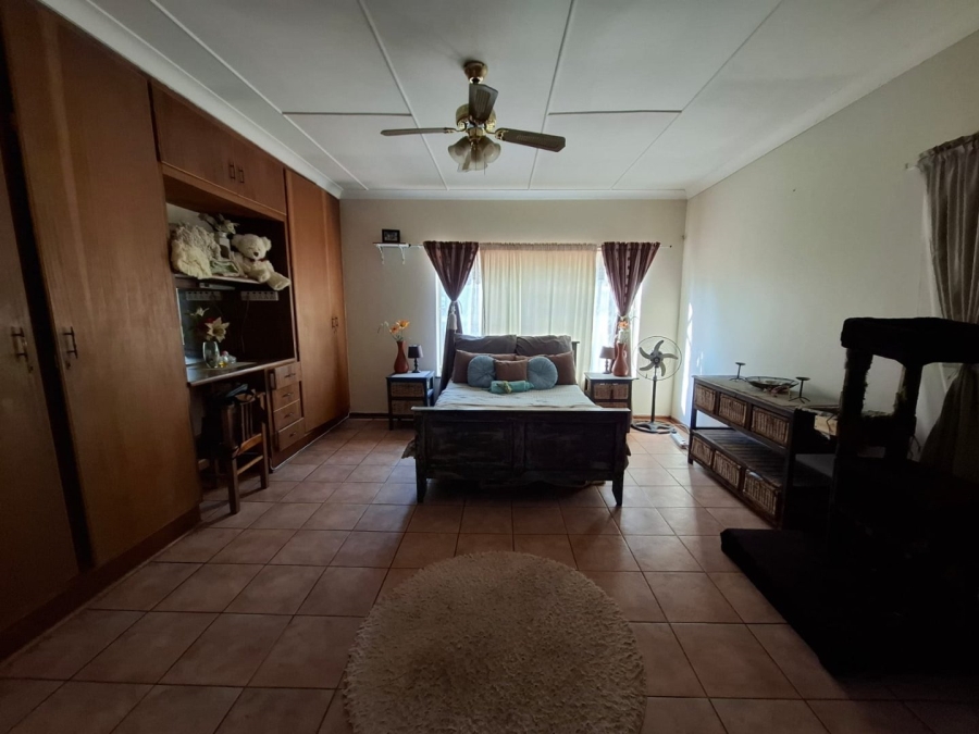 6 Bedroom Property for Sale in Uitsig Free State